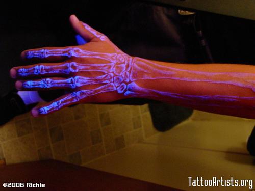 [blacklight+tattoo.JPG]