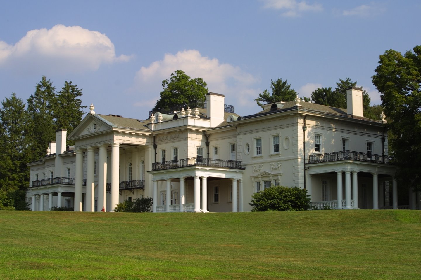 [blithewood_mansion_1.jpg]