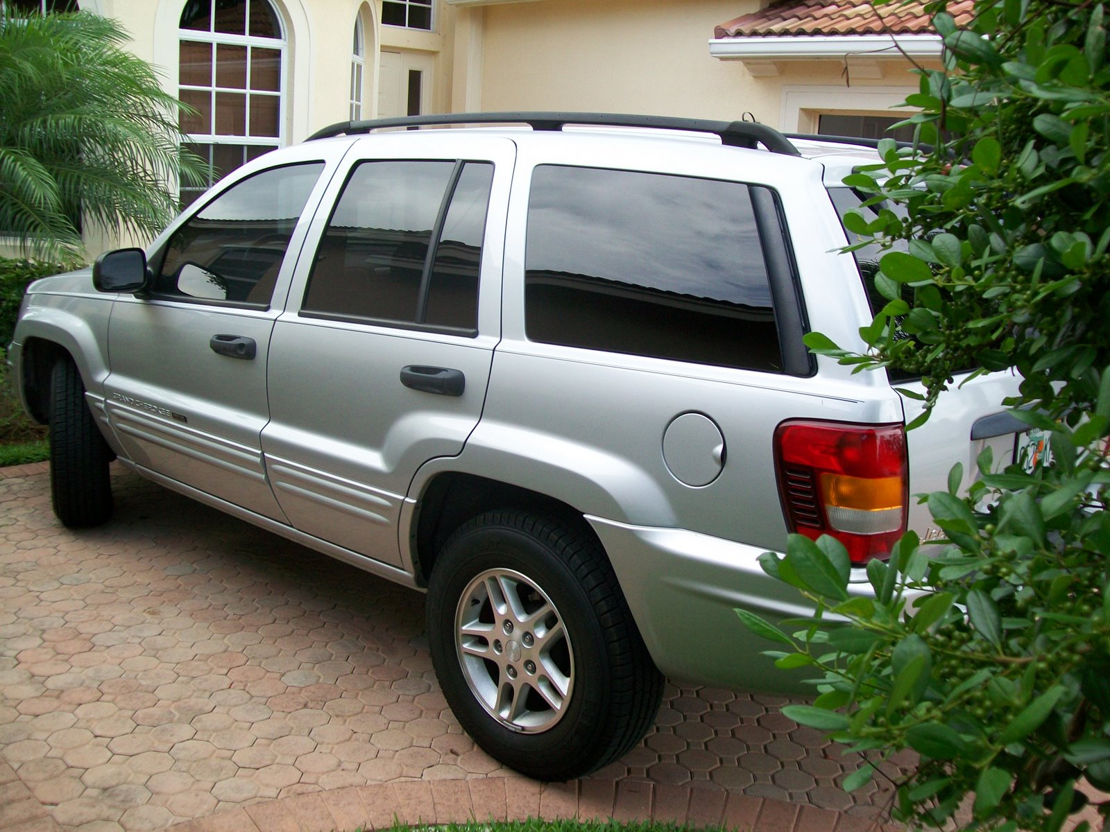 [car+010.jpg]
