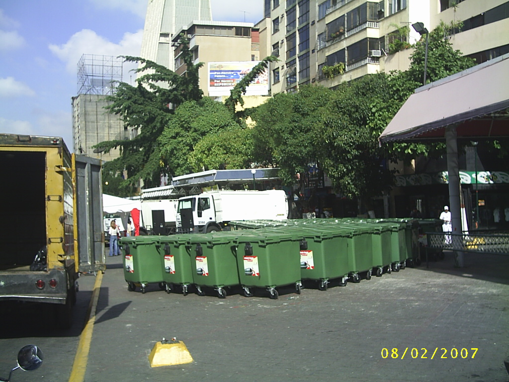 [S2021210.JPG]