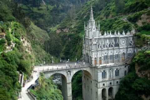 [Las+Lajas+Cathedral+in+Colombia.jpg]