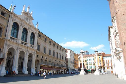 [Piazza+dei+Signori+Vicenza.JPG]