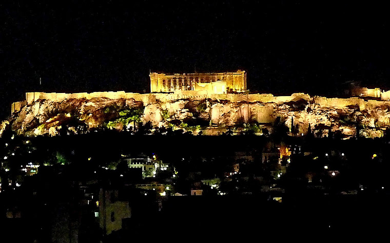 Acrópolis de Atenas nocturna. Grecia.