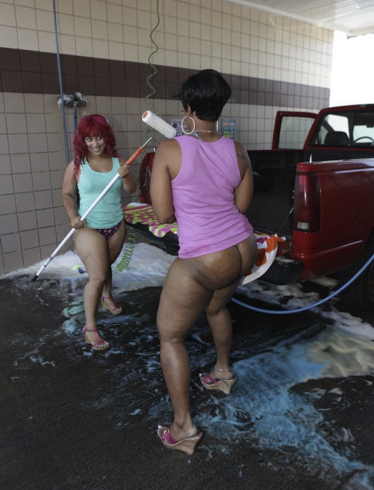 WWE Geeks!: Big Booty Car Wash with Pinky and Cherokee D'Ass