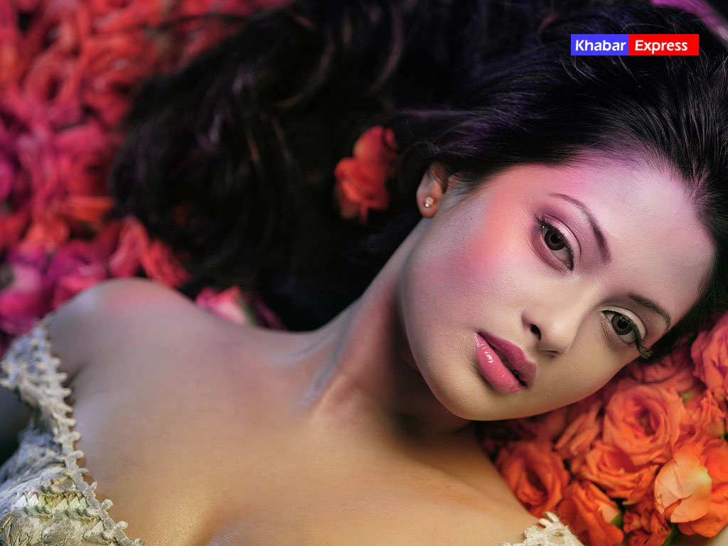 Hot 'n Cute Bengali Girl From Bollywood