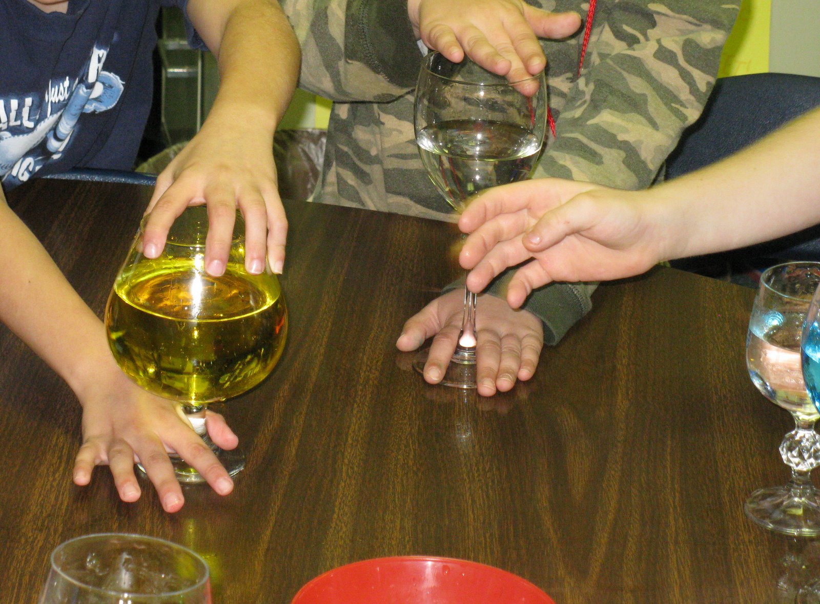 [science+experiments+and+kids.jpg]