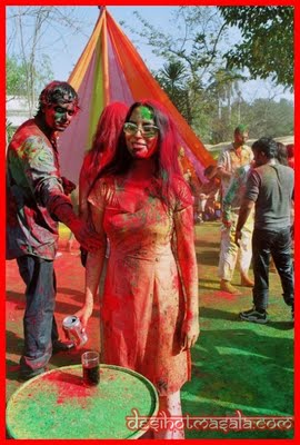indian girls in holi