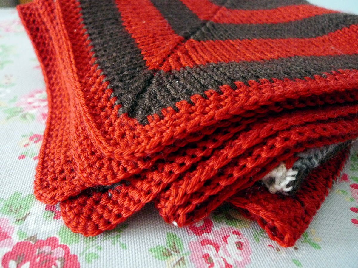 Chocolate a chuva: Mitered baby blanket
