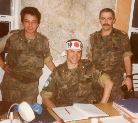 Soldado Raquel Gallego, Capitán Daniel Ruiz, y Brigada Antonio Lozano, repartiendo misiones