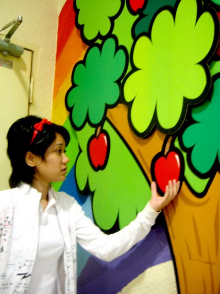 [bee+apple.jpg]