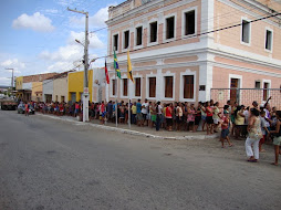 Uma fila quilometrica. Natal de Barriga cheia.