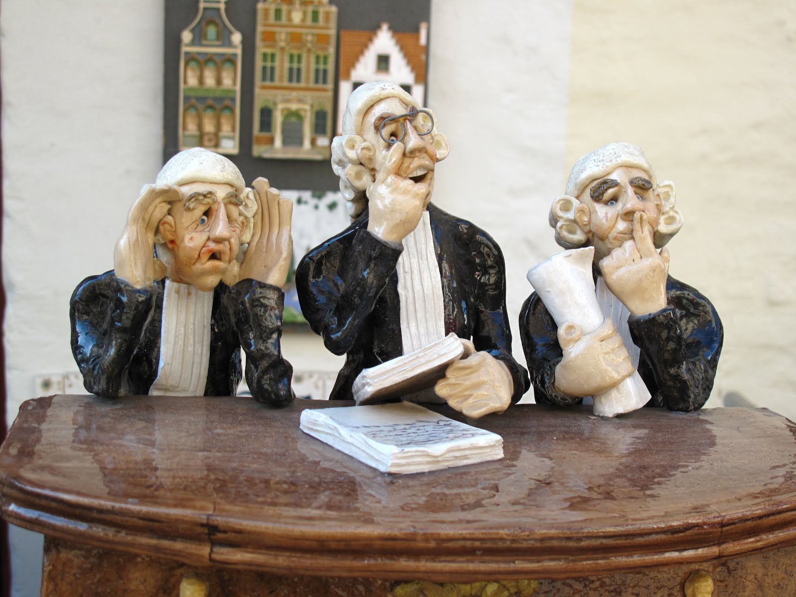 FALDERAL: Horen, zien en zwijgen.