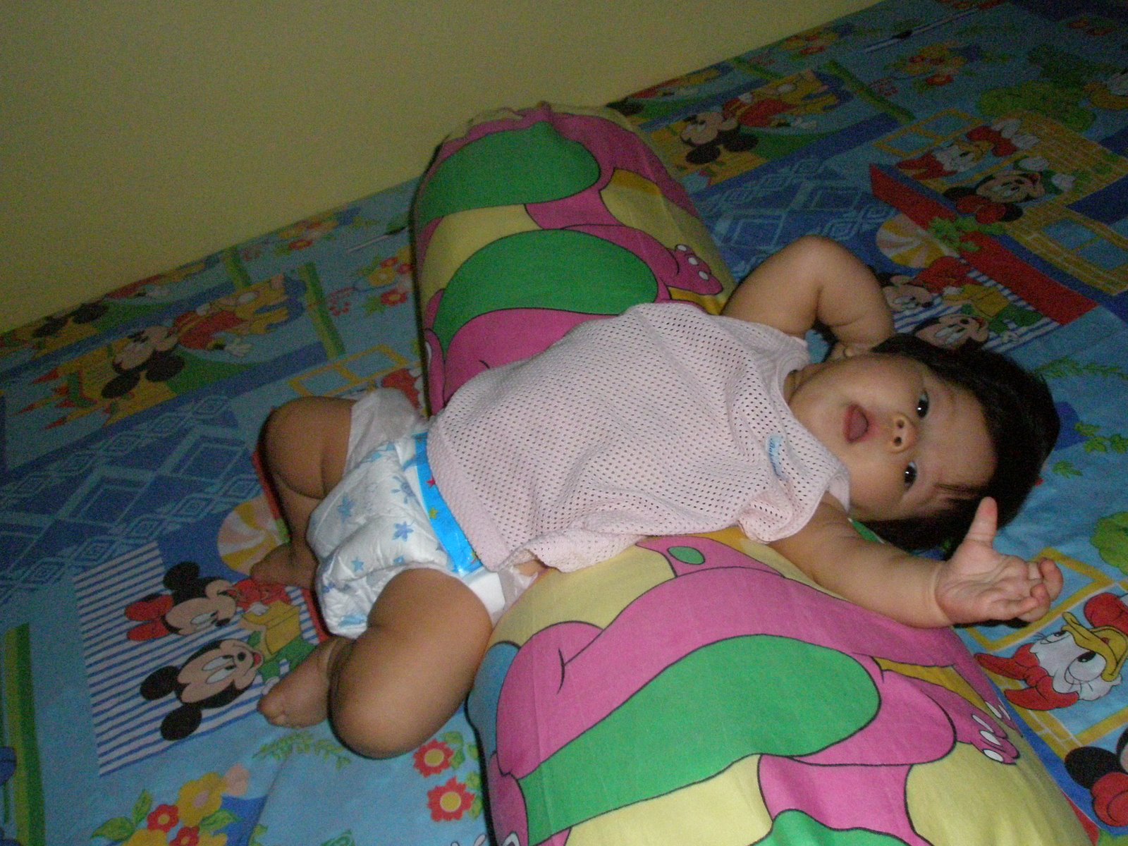 [Cass+in+sisters'+bed+007.jpg]