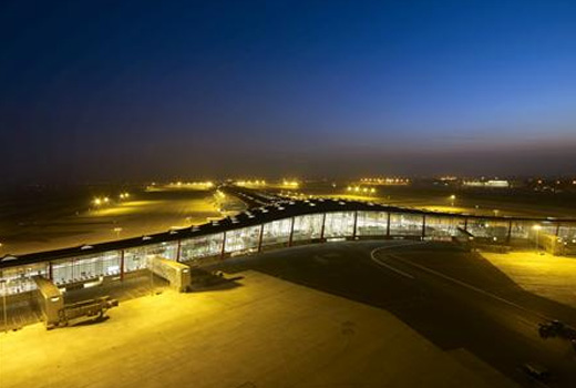 [foster-partners-design-of-capital-airport-in-beijing-01.jpg]