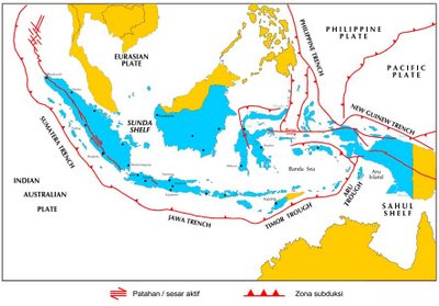 Secara tektonisme indonesia terletak di zona konvergen lempeng