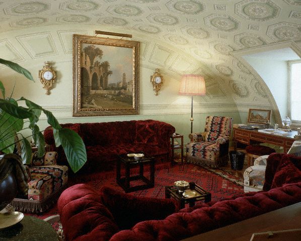 [Italian_Living_Room_Furniture.jpg]