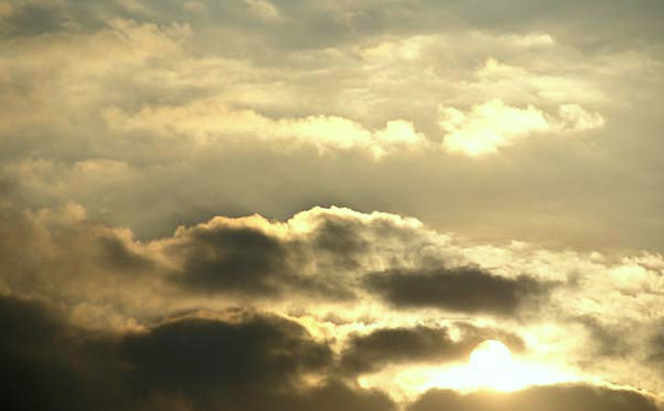 [807_42_143---Morning-sun-breaking-through-the-clouds_web.jpg]