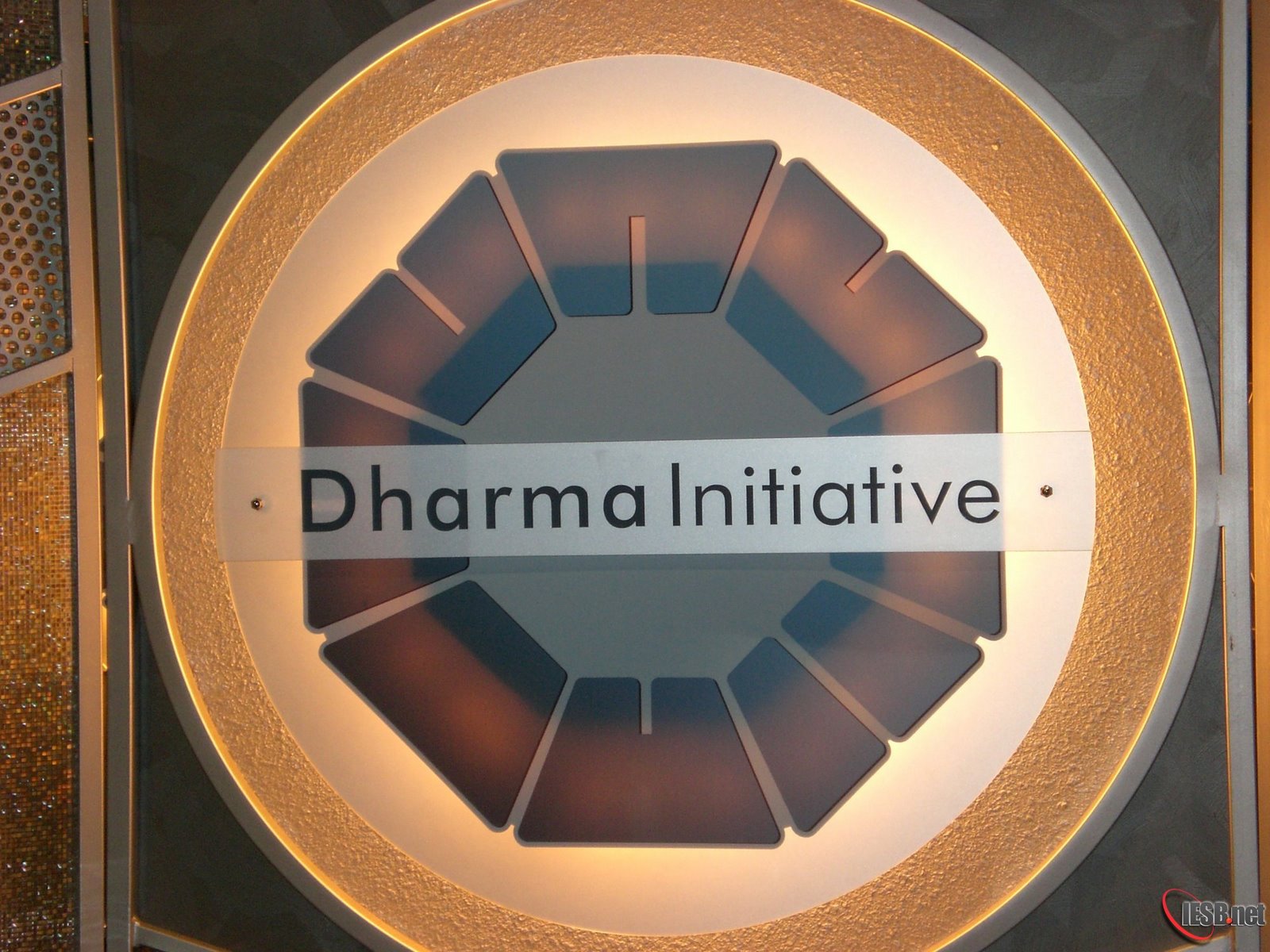[bycarlost.blogspot.com_DharmaLogo.JPG]