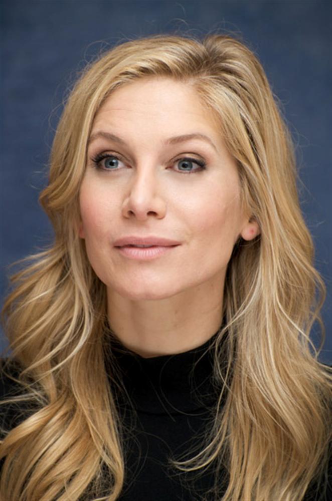 [bycarlost.blogspot.com_Elizabeth_Mitchell_LOST_Conferencia_Prensa_2008_3.jpg]