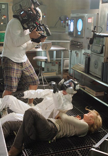[bycarlost.blogspot.com_4x06_Detras_de_Escena_18.jpg]