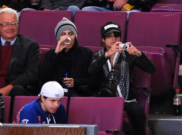 [bycarlost.blogspot.com_Michelle_Rodriguez_Hockey2.jpg]