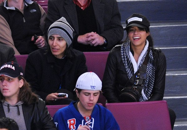 [bycarlost.blogspot.com_Michelle_Rodriguez_Hockey4.jpg]