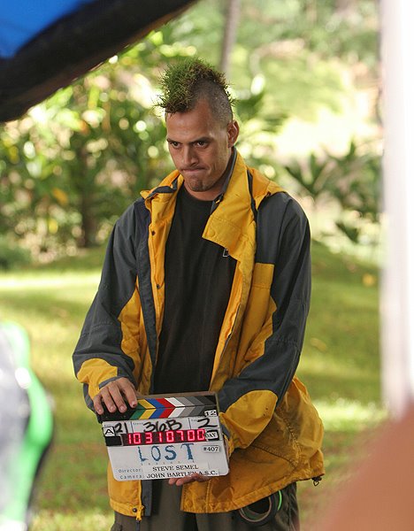 [bycarlost.blogspot.com_4x07_Detras_de_Escena_06.jpg]