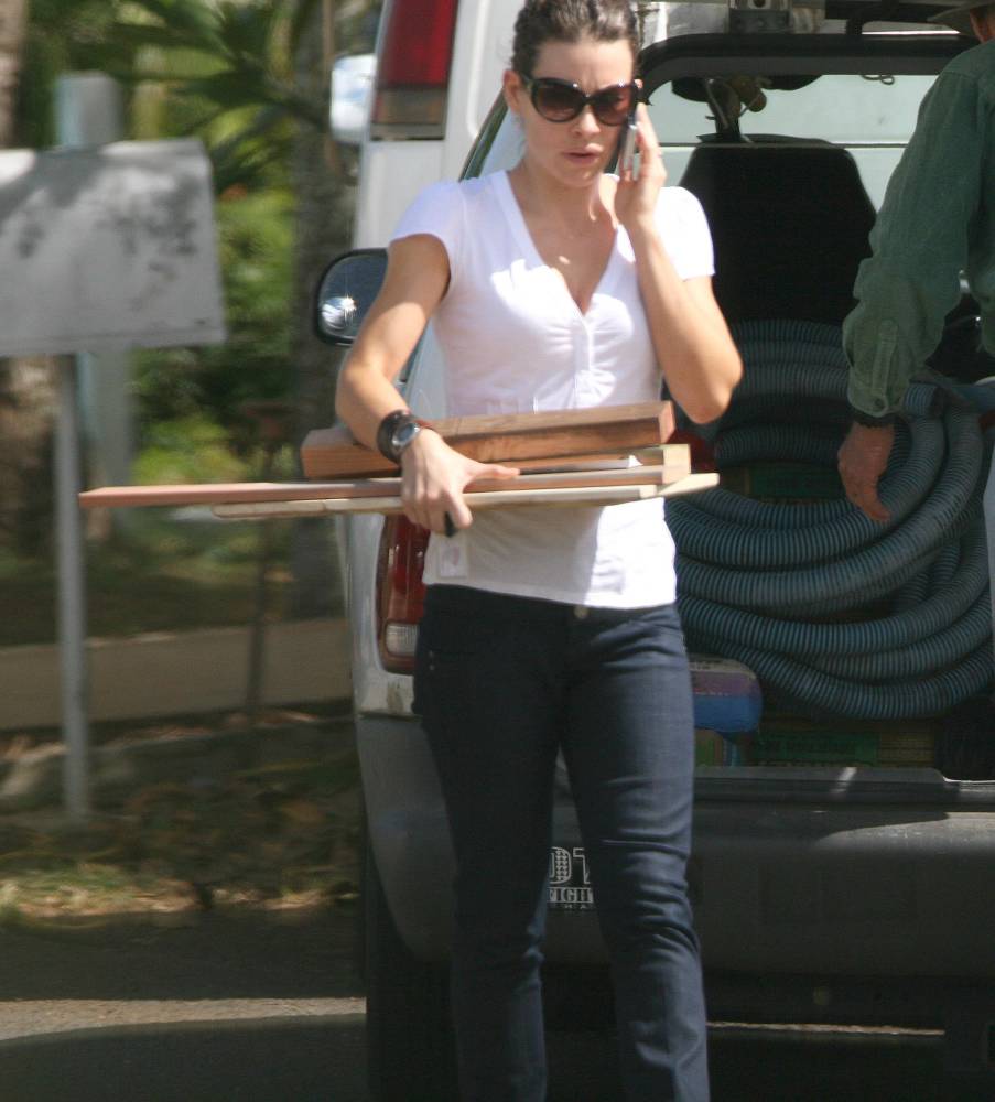 [Evangeline_Lilly_10_Oct_Hawai_bycarlost.blogspot.com_07.jpg]