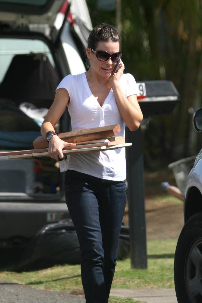 [Evangeline_Lilly_10_Oct_Hawai_bycarlost.blogspot.com_02.jpg]