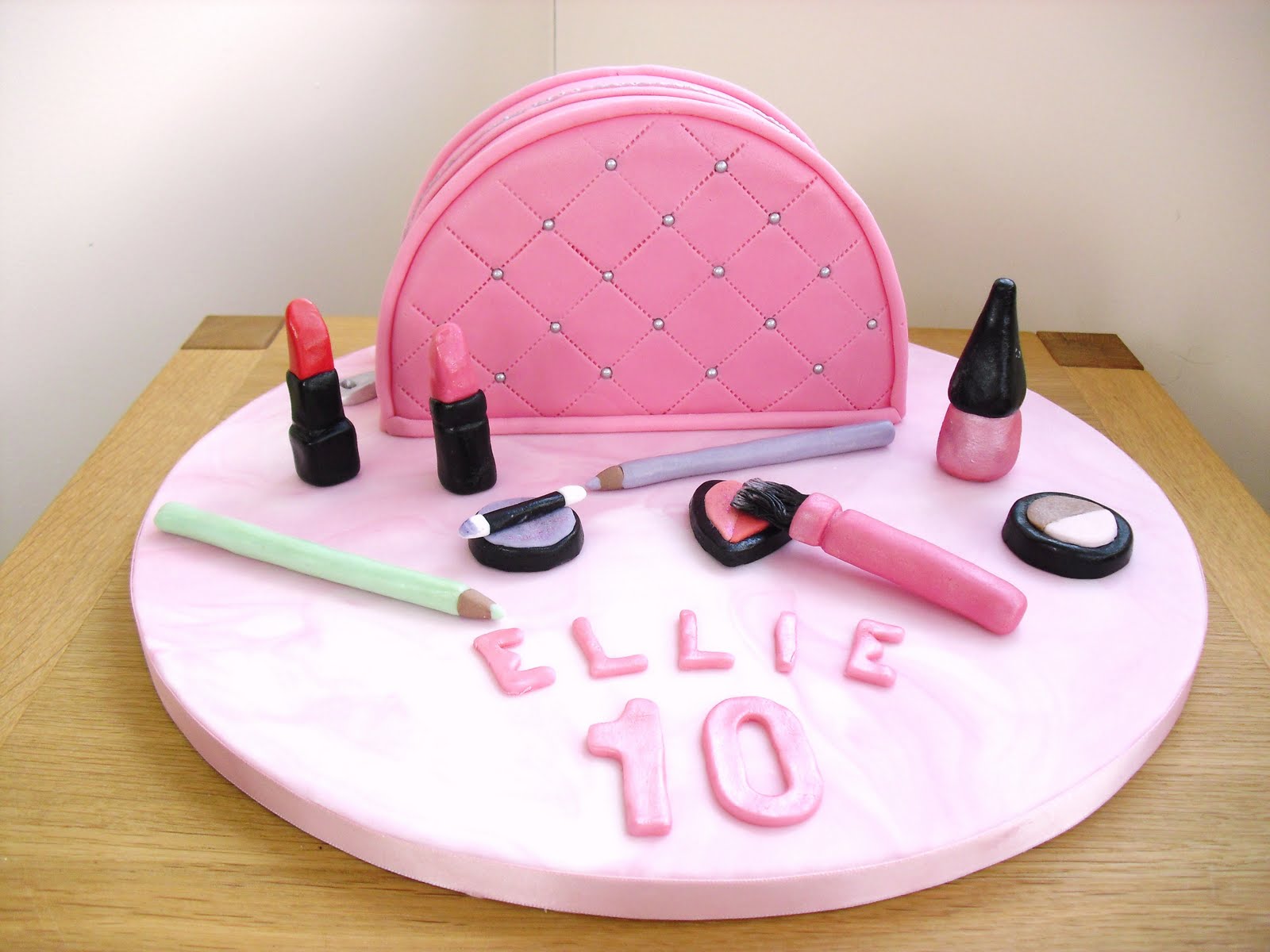 Cosmetic Bag Cake
