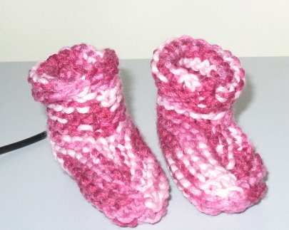 [oink+multi+knit+booties.JPG]
