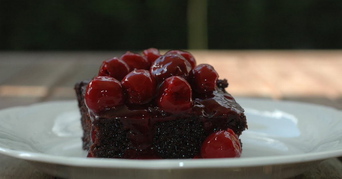 Zencefil Vişne Soslu Islak Kek