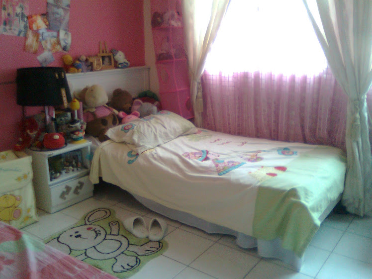 I love my ROOM ^^Bcoz giv me a place 2 rest^^