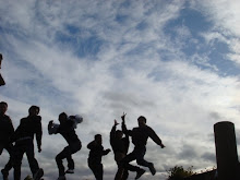 Tinggi Di awan Biru