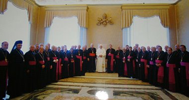 [Benedicto+XVI+con+miembros+de+las+CEV+durante+visita+ad+Limina+2009.jpg]