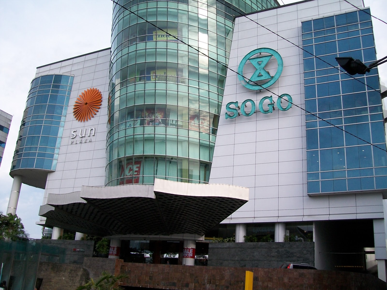 Mall and Plaza: Front View of Sun Plaza in Medan