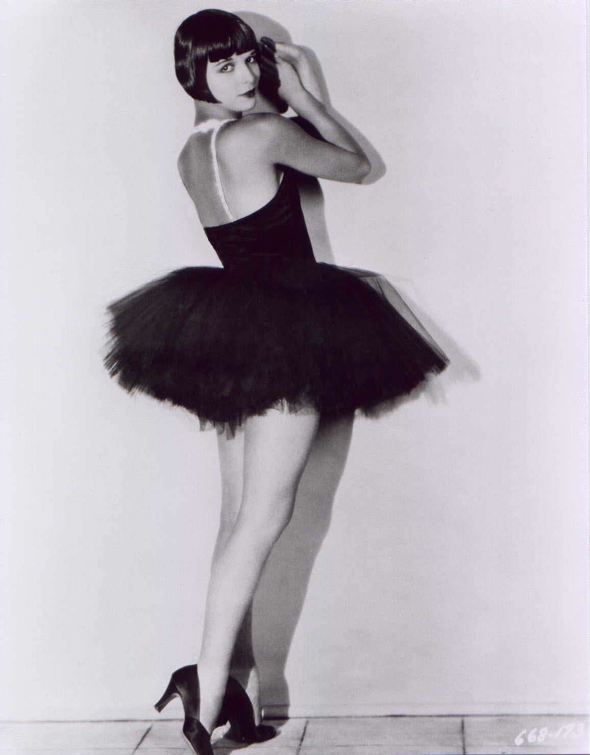 http://3.bp.blogspot.com/_eZUll3GKJYU/TQpz-7pjKSI/AAAAAAAAAbI/s6crKWa5Vbc/s1600/louise_brooks-balarena1.jpg