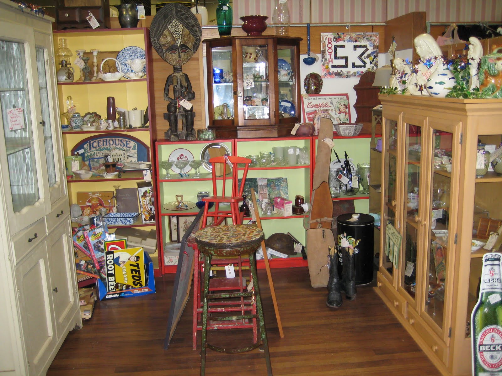 C. Dianne Zweig Kitsch 'n Stuff Antique Booth Display Ideas The