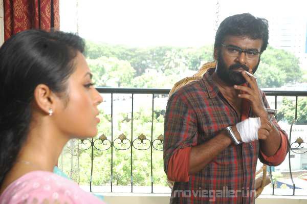 Punnagai Poove
