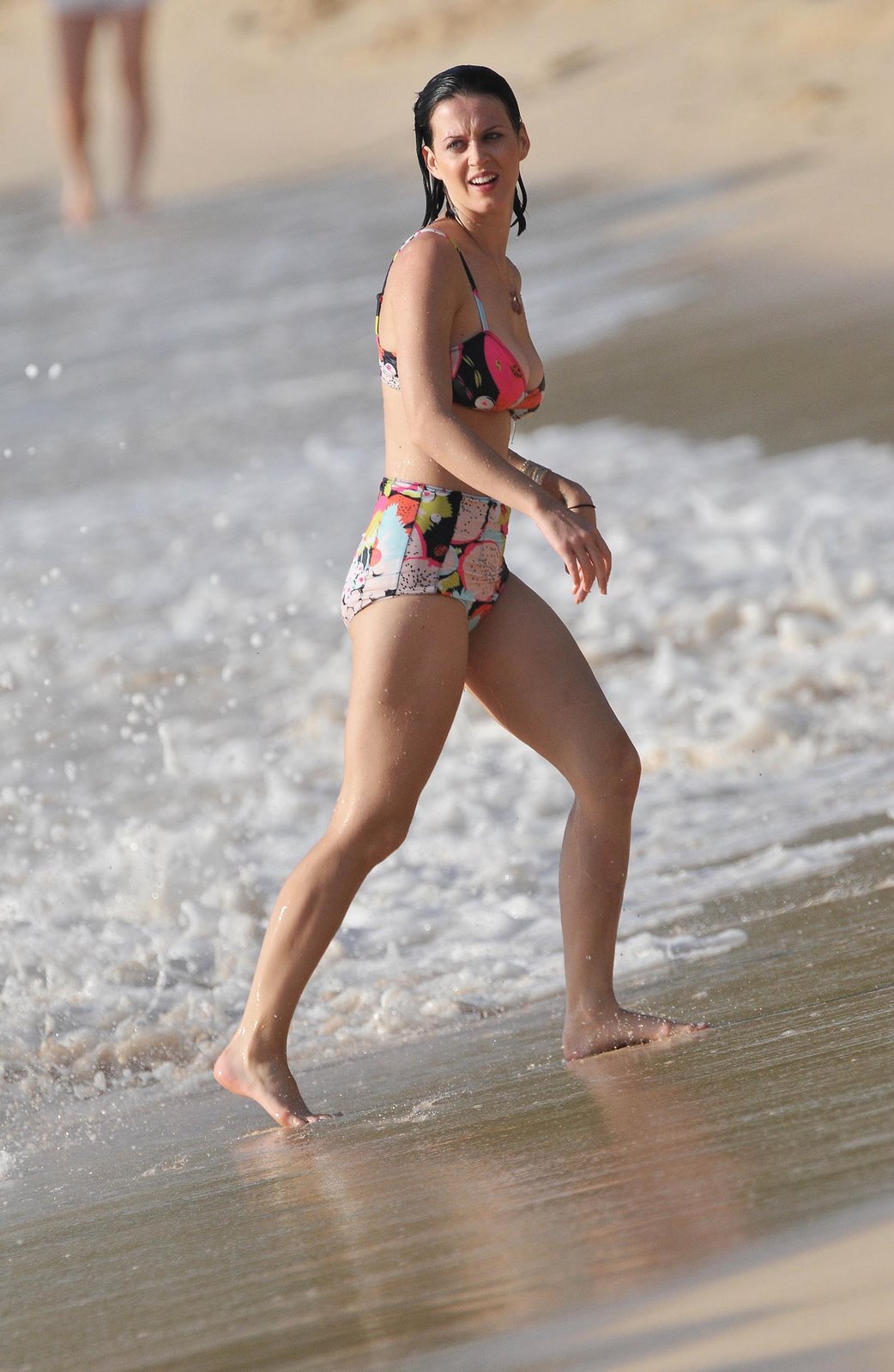 http://3.bp.blogspot.com/_eg7JvIinZrE/SfG1EpMZkAI/AAAAAAAAJQU/vHLSVUBsc8k/s1600/Katy-Perry-bikini-Candits%2B%2812%29.jpeg