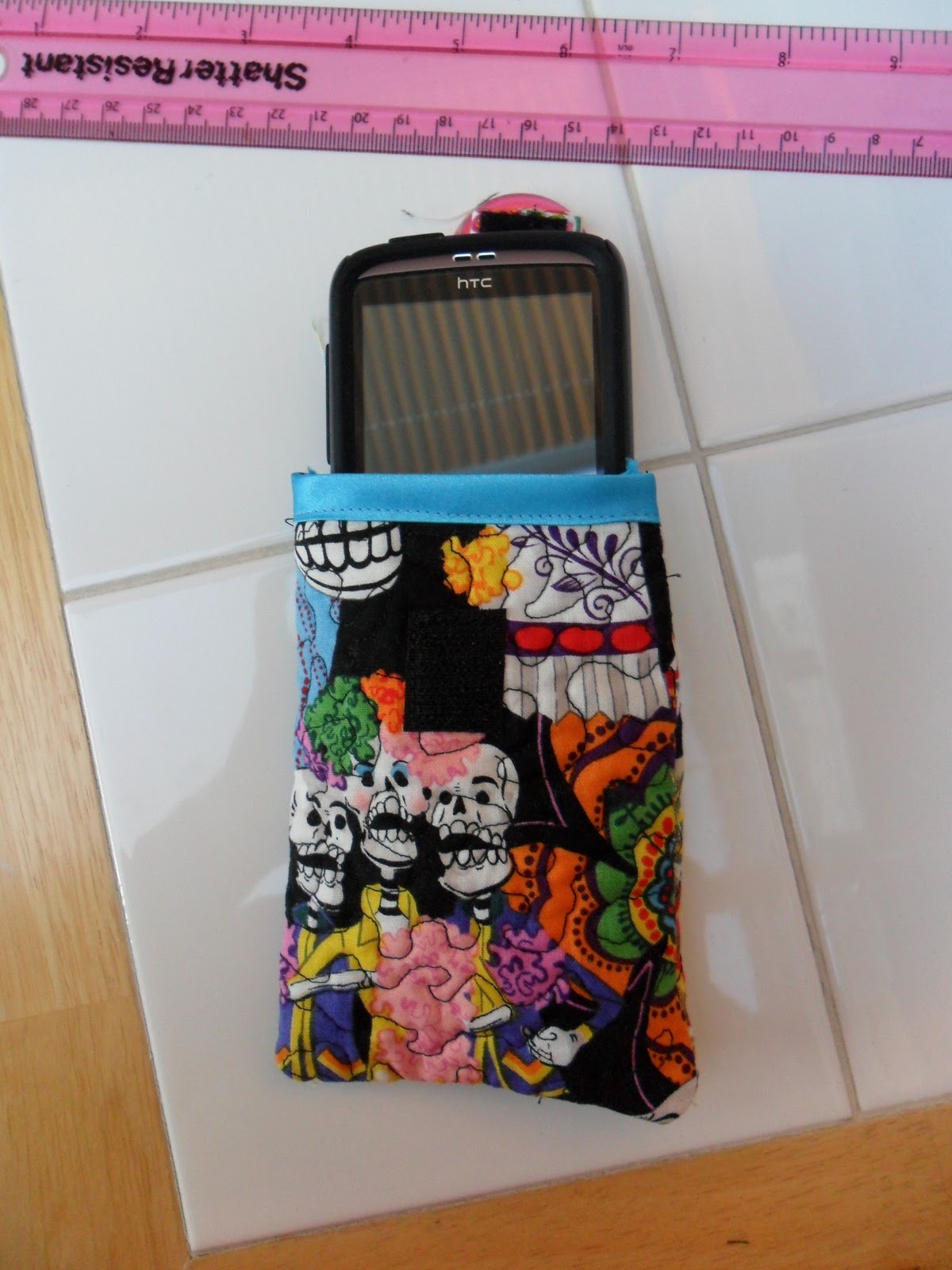 Easy Quilted Camera/iPod/Mobile Phone Case Tutorial! Plus, there’s