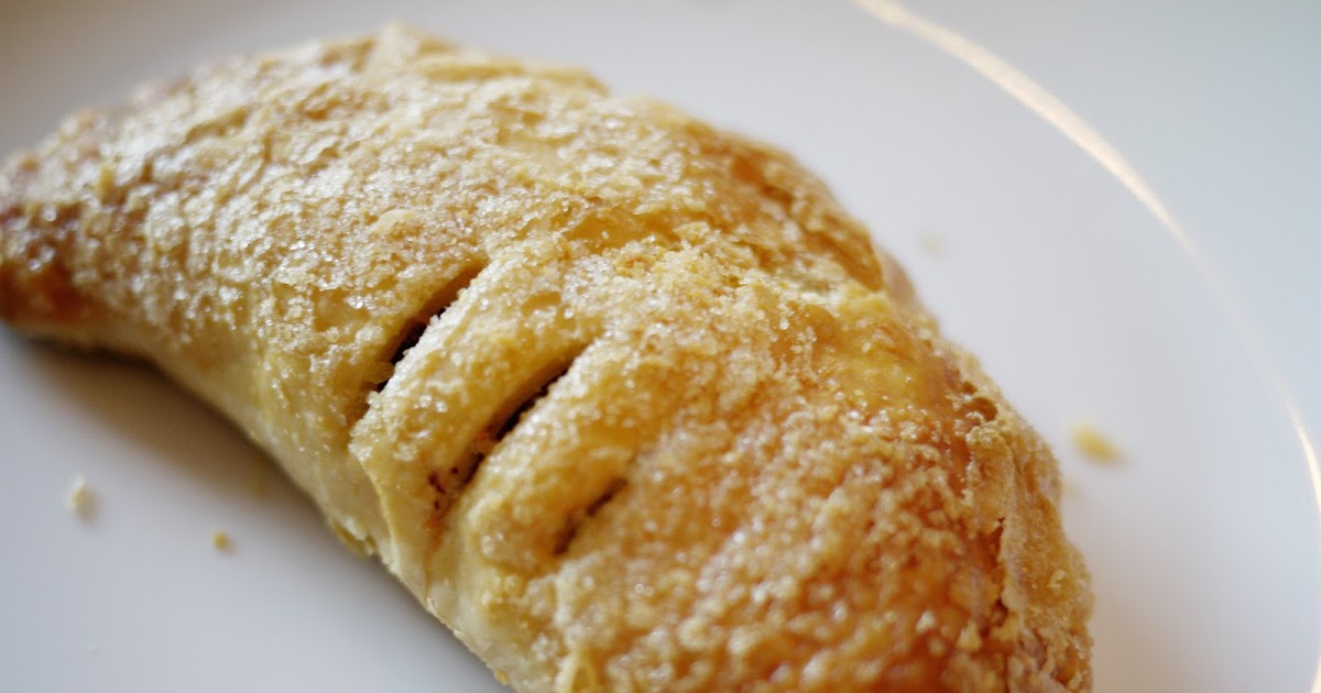 LUNCH STUDIO 400pm fruit turnover