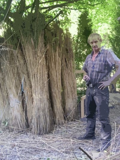 Töpfern für den Garten: Impressionen vom Reetdachdecken
