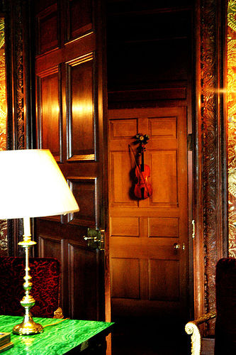 [trompechatsworth.jpeg]