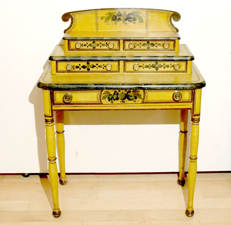 [dressingtable.jpeg]