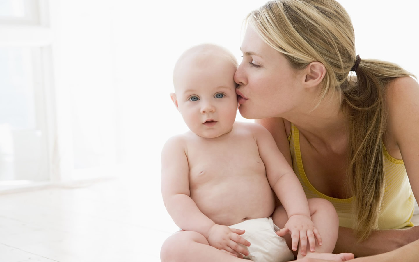 http://3.bp.blogspot.com/_enVLP57PrXw/TGhUNweJp-I/AAAAAAAADOo/E0KCtPxZUEk/s1600/mother-kissing-baby-wallpaper-1440x900-0103.jpg