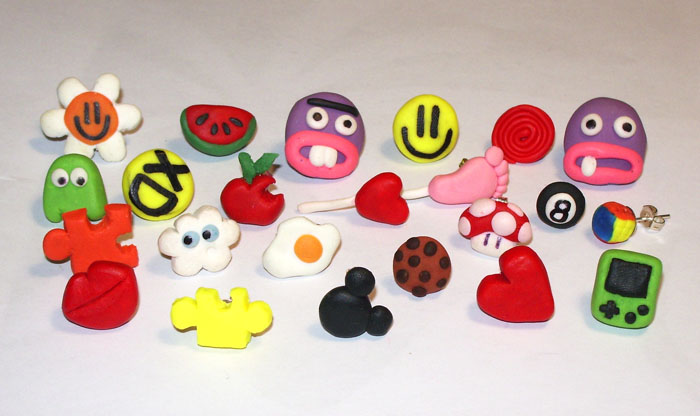Hola a todos, hago este blog para enseñaros mis pendientes. Los hago con FIMO y con mucha paciencia. Iré subiendo todos los que tengo hechos y añadiré los