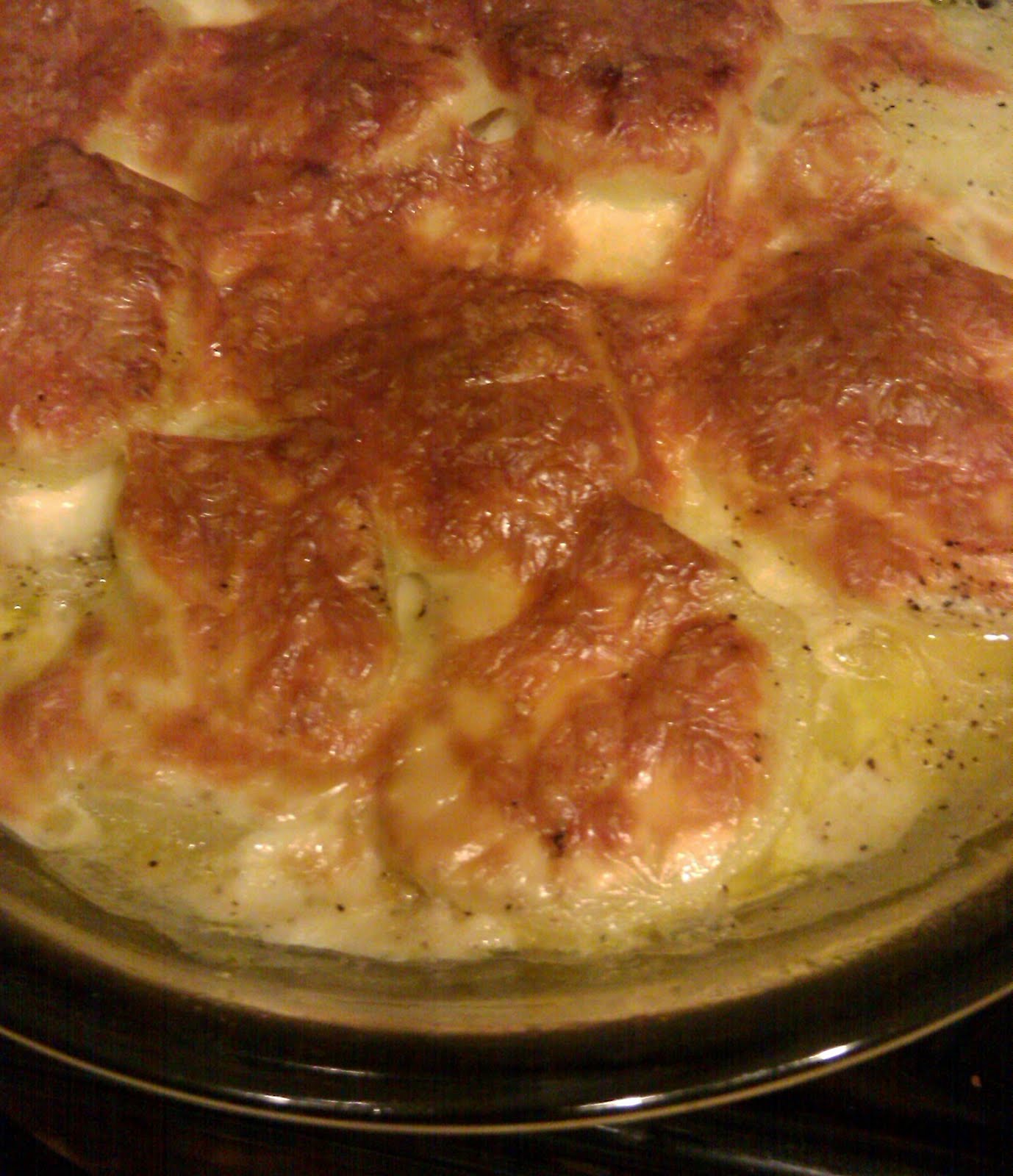 The Funny Pan Scalloped Potatoes with Mozzarella Cheese