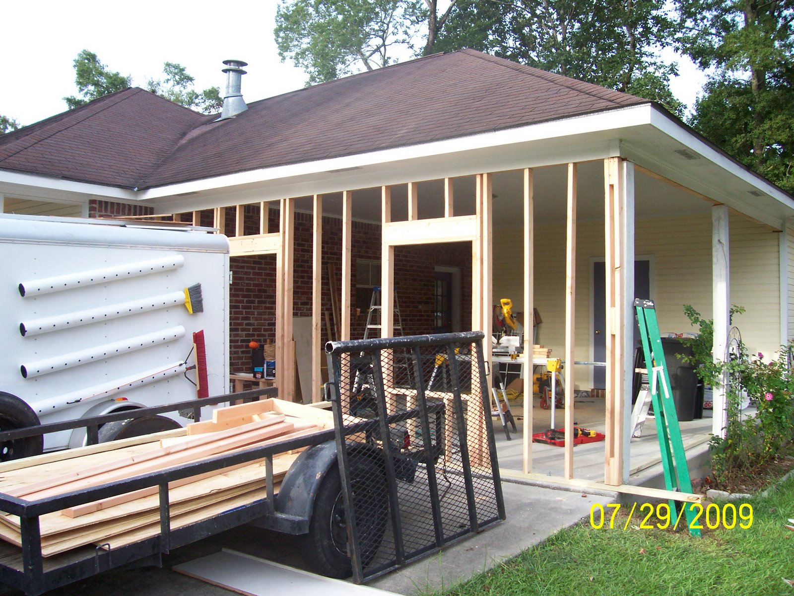 [central+carport+close-in+002.JPG]