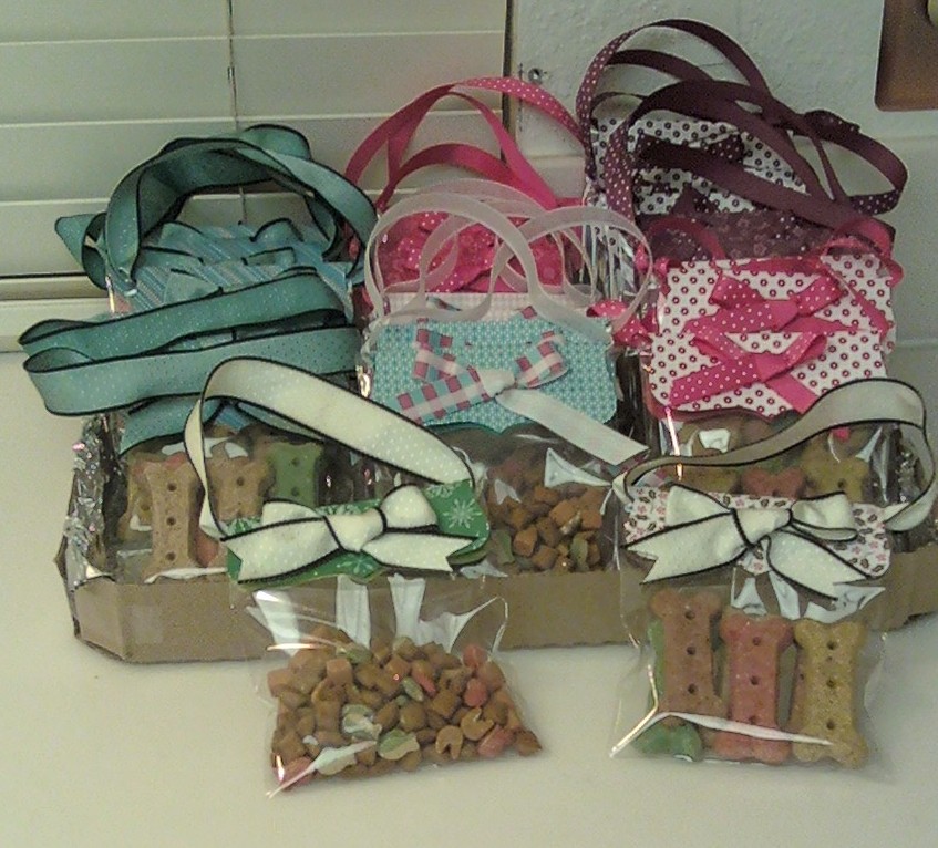 Dogg and Pony Show: Christmas treat bags for the dogs and cats